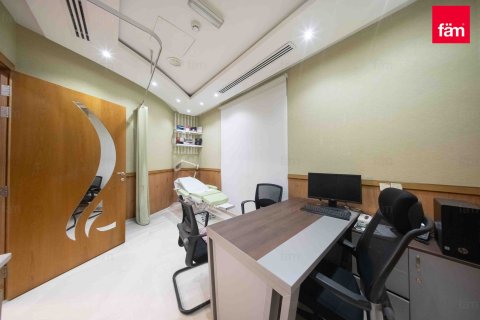 Oficina en Umm Suqeim, Dubai, 481.7 m², № 55762 - foto 10