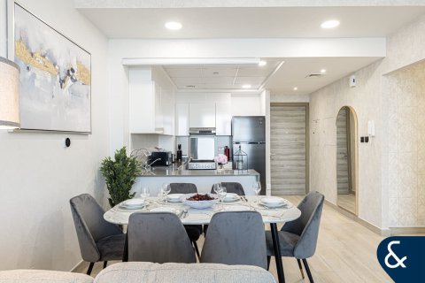 Apartment in Bloom Towers, Jumeirah Village Circle, Dubai 2 bedrooms, 106 sq.m. № 75476 - photo 2