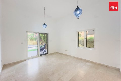 Villa in Dubai 5 bedrooms, 561.6 sq.m. № 64127 - photo 18