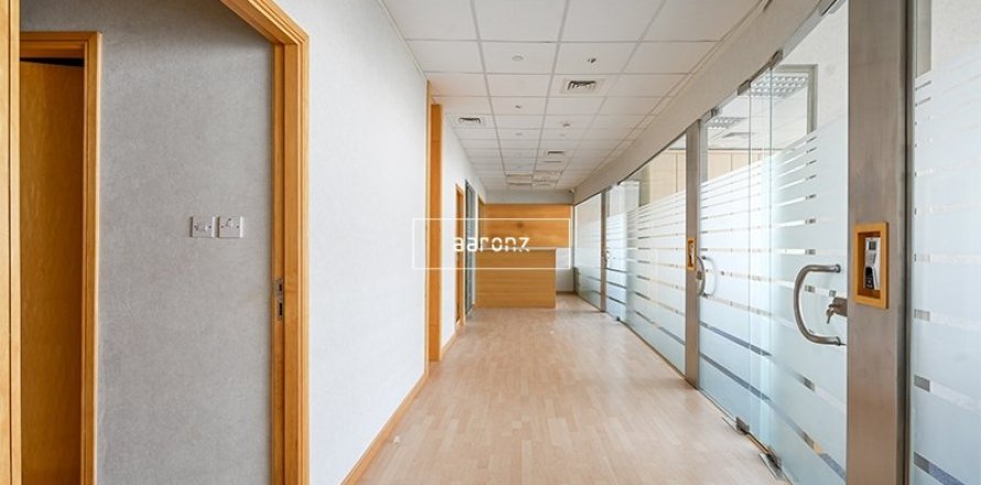 Офис в Джумейра Лейк Тауэрс, Дубай, 169.4м², № 46855