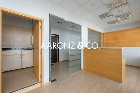Снять в аренду офис в Джумейра Лейк Тауэрс, Дубай: 169м², № 46855 - фото 3