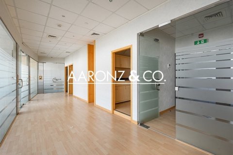 Снять в аренду офис в Джумейра Лейк Тауэрс, Дубай: 169м², № 46855 - фото 2