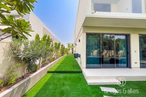 Villa à Dubai, 4 chambres, 377.4 m², № 43193 - photo 9