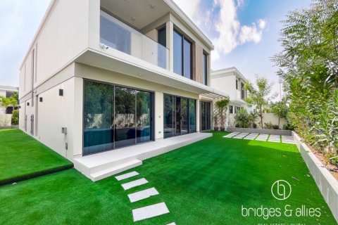 Villa à Dubai, 4 chambres, 377.4 m², № 43193 - photo 1