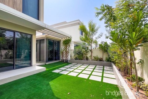 Villa à Dubai, 4 chambres, 377.4 m², № 43193 - photo 8