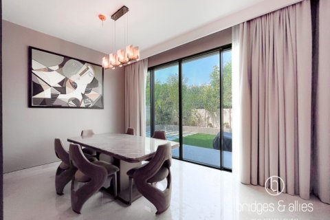 Villa à Dubai, 4 chambres, 377.4 m², № 43193 - photo 3