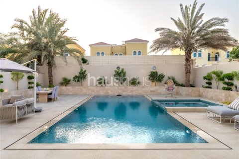 Villa in Legacy, Jumeirah Park, Dubai 3 bedrooms, 295 sq.m. № 43209 - photo 25