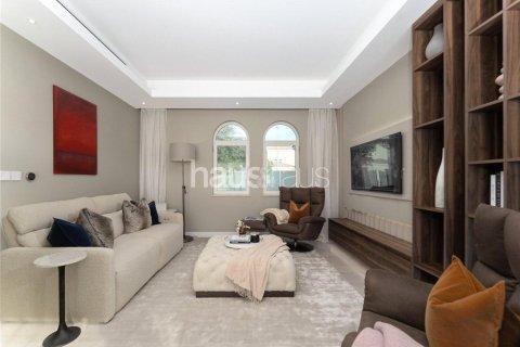 Villa in Legacy, Jumeirah Park, Dubai 3 bedrooms, 295 sq.m. № 43209 - photo 16