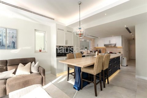 Villa in Legacy, Jumeirah Park, Dubai 3 bedrooms, 295 sq.m. № 43209 - photo 4
