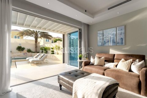 Villa in Legacy, Jumeirah Park, Dubai 3 bedrooms, 295 sq.m. № 43209 - photo 6