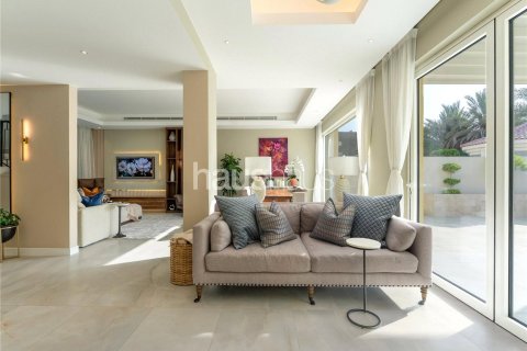 Villa in Legacy, Jumeirah Park, Dubai 3 bedrooms, 295 sq.m. № 43209 - photo 13