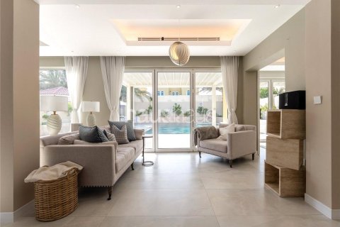 Villa in Legacy, Jumeirah Park, Dubai 3 bedrooms, 295 sq.m. № 43209 - photo 8