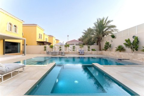 Villa in Legacy, Jumeirah Park, Dubai 3 bedrooms, 295 sq.m. № 43209 - photo 26