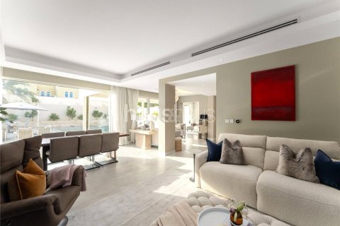 Villa in Legacy, Jumeirah Park, Dubai 3 bedrooms, 295 sq.m. № 43209 - photo 14
