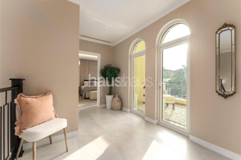 Villa in Legacy, Jumeirah Park, Dubai 3 bedrooms, 295 sq.m. № 43209 - photo 18
