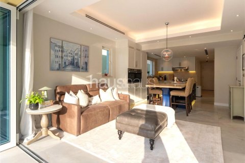 Villa in Legacy, Jumeirah Park, Dubai 3 bedrooms, 295 sq.m. № 43209 - photo 10