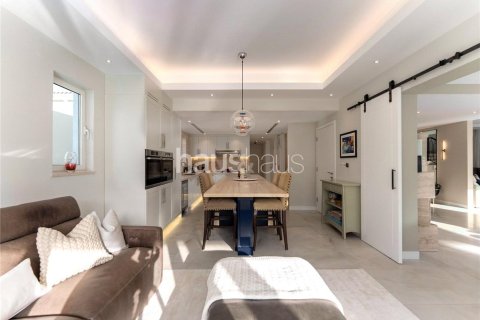 Villa in Legacy, Jumeirah Park, Dubai 3 bedrooms, 295 sq.m. № 43209 - photo 7