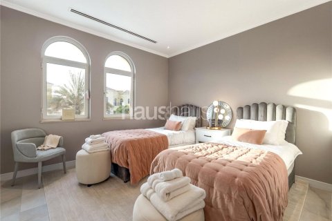 Villa in Legacy, Jumeirah Park, Dubai 3 bedrooms, 295 sq.m. № 43209 - photo 24