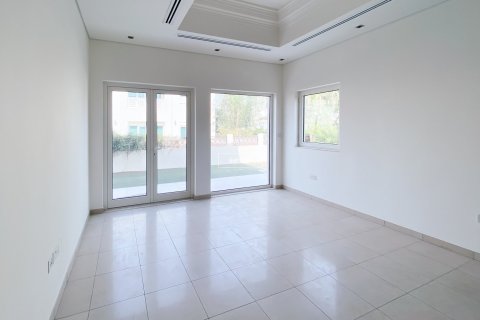Снять в аренду виллу в Al Furjan, Дубай: 4 спальни, 600м², № 43199 - фото 7