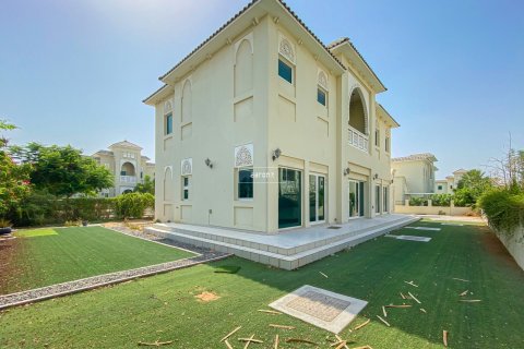 Снять в аренду виллу в Al Furjan, Дубай: 4 спальни, 600м², № 43199 - фото 1