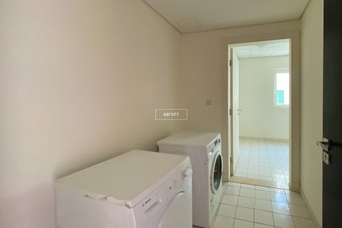 Снять в аренду виллу в Al Furjan, Дубай: 4 спальни, 600м², № 43199 - фото 10