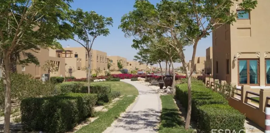 Adosado en Al Furjan, Dubai, 3 dormitorios, 283 m², № 71139