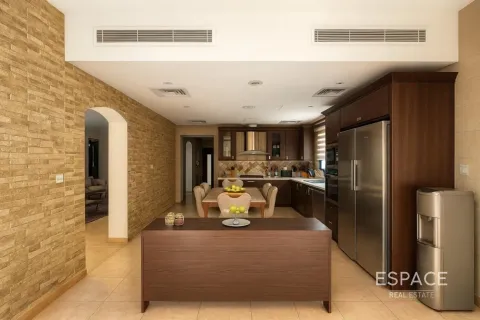 Купить виллу в Meadows, Дубай: 5 спален, 391м², № 71138 - фото 3