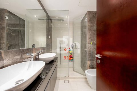 Apartment in Jumeirah Lake Towers, Dubai 2 bedrooms, 160 sq.m. № 25071 - photo 13