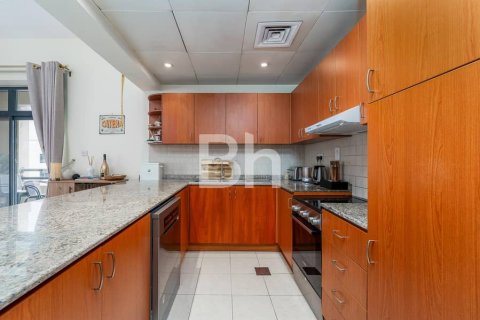 Снять в аренду квартиру в Дубае: 2 спальни, 131м², № 25069 - фото 14
