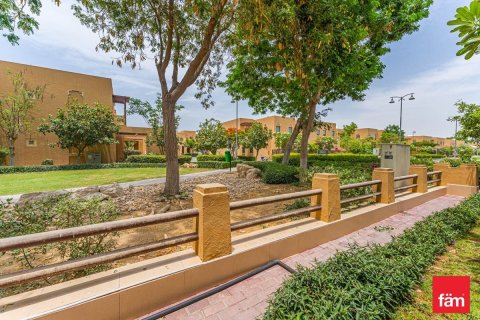 Снять в аренду виллу в Al Furjan, Дубай: 3 спальни, 600м², № 64181 - фото 10
