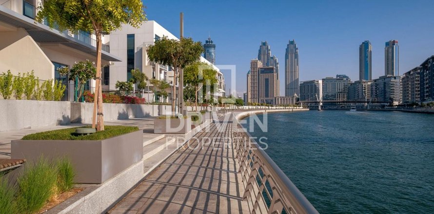 Apartamento en Al Wasl, Dubai, 2 dormitorios, 124.58 m², № 136849