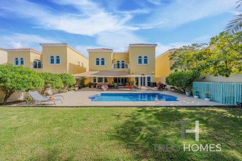 Villa in Legacy, Jumeirah Park, Dubai 3 bedrooms, 285 sq.m. № 13368 - photo 1