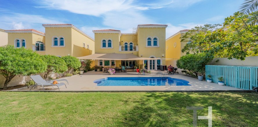 Villa in Legacy, Jumeirah Park, Dubai 3 bedrooms, 285 sq.m. № 13368