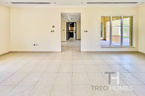Villa in Legacy, Jumeirah Park, Dubai 3 bedrooms, 285 sq.m. № 13368 - photo 3