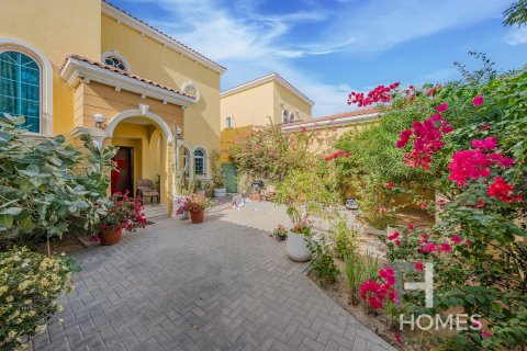 Villa in Legacy, Jumeirah Park, Dubai 3 bedrooms, 285 sq.m. № 13368 - photo 19