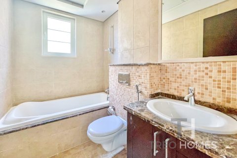 Villa in Legacy, Jumeirah Park, Dubai 3 bedrooms, 285 sq.m. № 13368 - photo 13