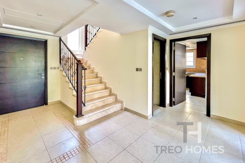 Villa in Legacy, Jumeirah Park, Dubai 3 bedrooms, 285 sq.m. № 13368 - photo 8