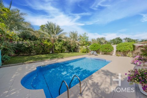 Villa in Legacy, Jumeirah Park, Dubai 3 bedrooms, 285 sq.m. № 13368 - photo 2
