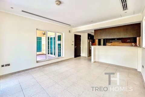Villa in Legacy, Jumeirah Park, Dubai 3 bedrooms, 285 sq.m. № 13368 - photo 7
