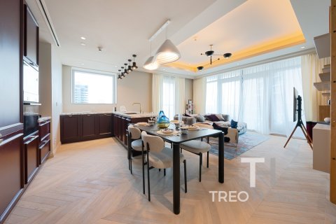 Купить квартиру в Бурдж-Халифе, Дубай: 2 спальни, 134м², № 13375 - фото 1