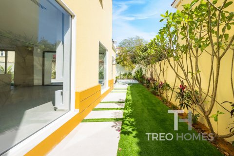Villa in Legacy, Jumeirah Park, Dubai 4 bedrooms, 328 sq.m. № 13362 - photo 25