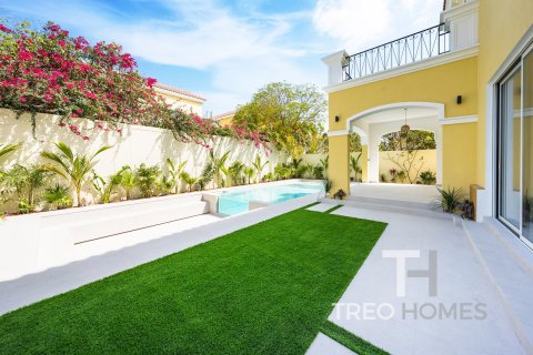 Villa in Legacy, Jumeirah Park, Dubai 4 bedrooms, 328 sq.m. № 13362 - photo 2
