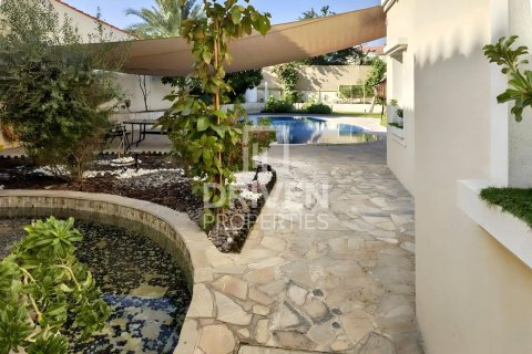 Villa à District 16, Jumeirah Village Circle, Dubai, 3 chambres, 362.32 m², № 136766 - photo 9