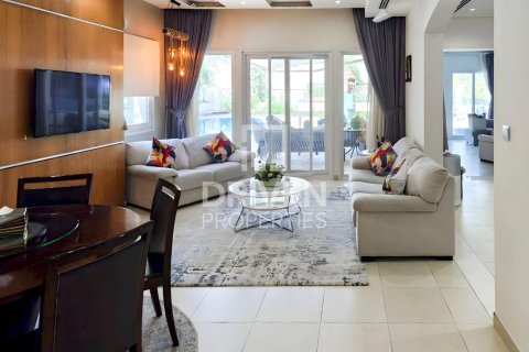 Villa à District 16, Jumeirah Village Circle, Dubai, 3 chambres, 362.32 m², № 136766 - photo 2