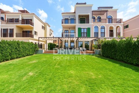 Villa à Jumeirah, Dubai, 5 chambres, 624.87 m², № 136832