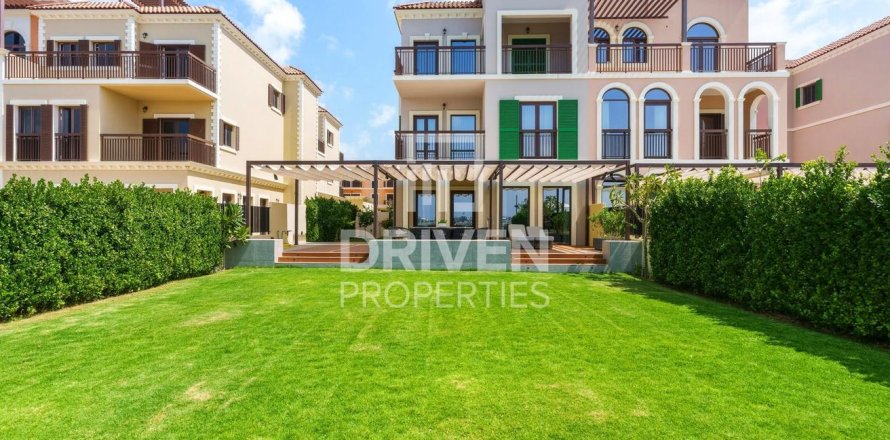 Villa à Jumeirah, Dubai, 5 chambres, 624.87 m², № 136832