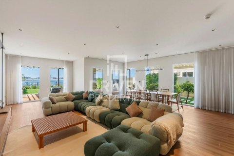 Villa à Jumeirah, Dubai, 5 chambres, 624.87 m², № 136832 - photo 2