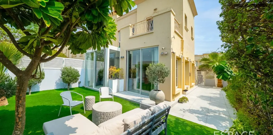 Villa en The Springs, Dubai, 2 dormitorios, 167 m², № 61602