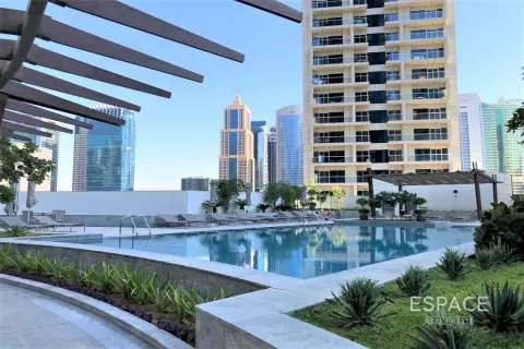 Купить квартиру в Silverene Tower B, Дубай Марина, Дубай: 1 спальня, 55м², № 61595 - фото 1