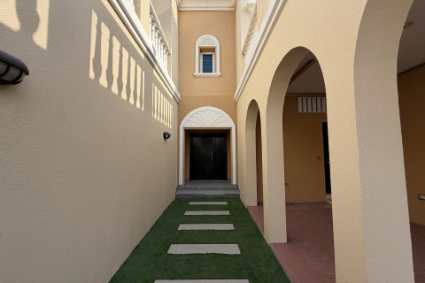 Adosado en Jumeirah Village Triangle, Dubai, 2 dormitorios, 119 m², № 137861 - foto 15